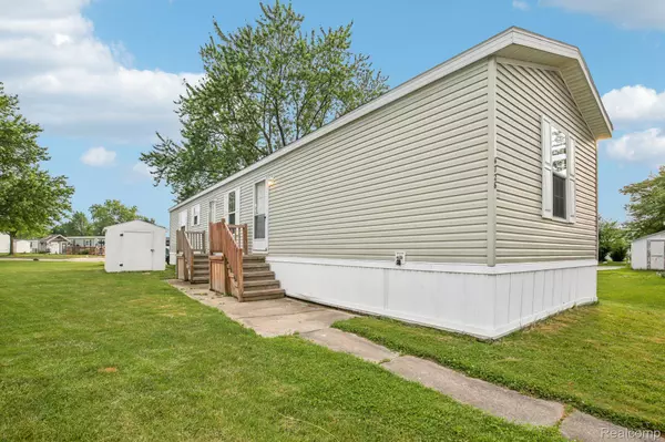 4726 Harrow CT, Sterling Heights, MI 48310