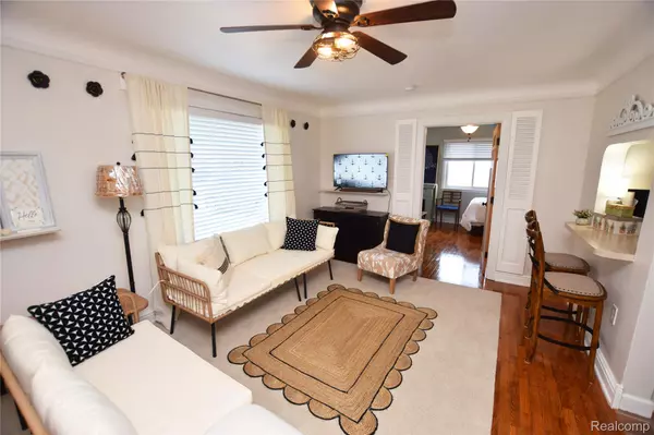 Fenton, MI 48430,507 W Caroline ST