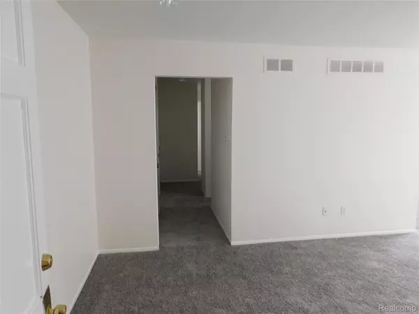 Southfield, MI 48076,30268 Southfield RD #229