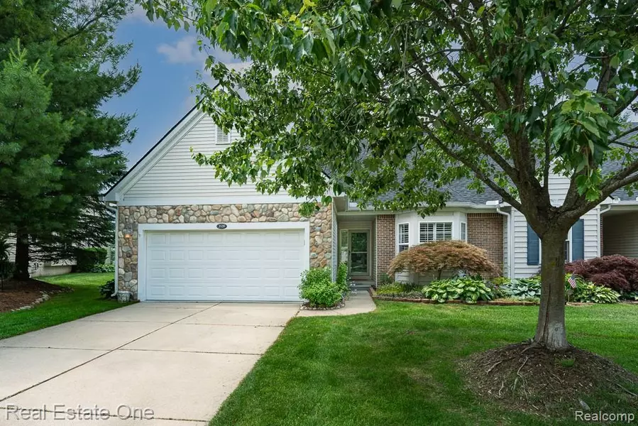 3529 Grove LN, Auburn Hills, MI 48326