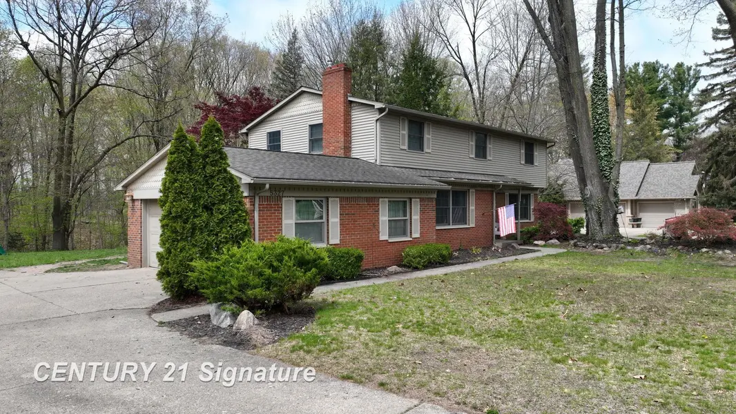 5327 Conestoga DR, Flushing, MI 48433