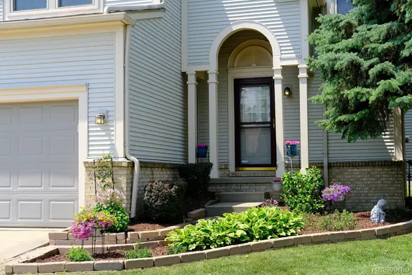 Troy, MI 48084,1925 Shepherds DR