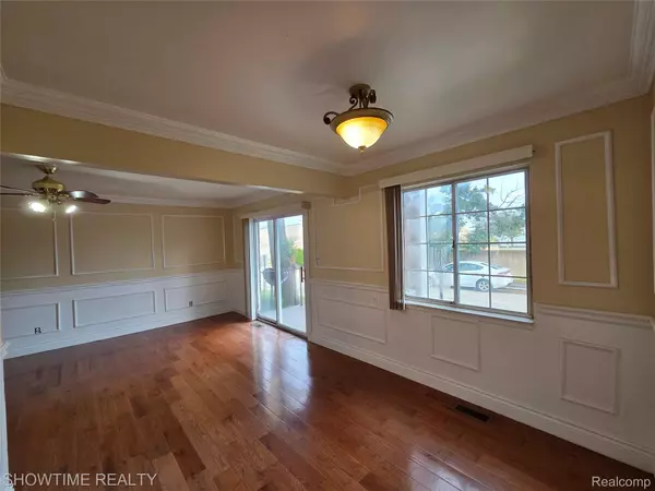 Sterling Heights, MI 48313,39417 Van Dyke AVE #602