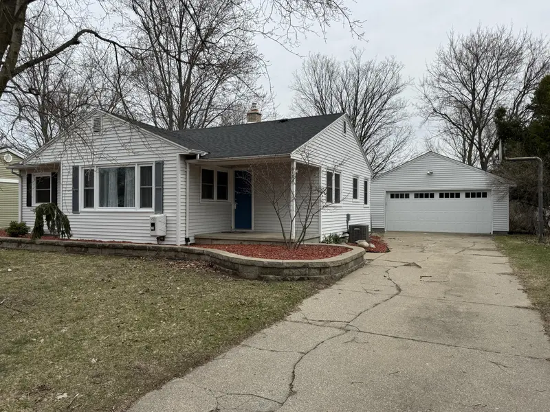 617 Cherry Ave, Big Rapids, MI 49307