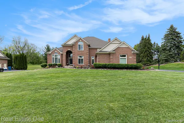 36 KNORRWOOD DR, Oakland Twp, MI 48306