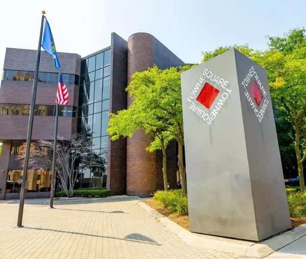 Mount Clemens, MI 48043,10 S Main ST