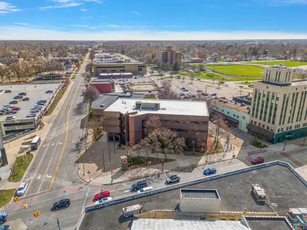 Mount Clemens, MI 48043,10 S Main ST