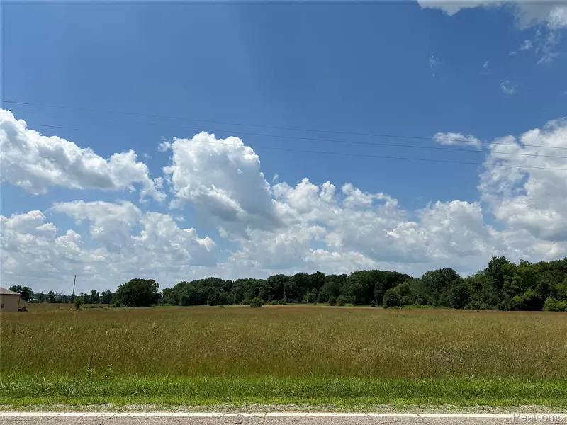 00 Glover RD, Almont, MI 48003