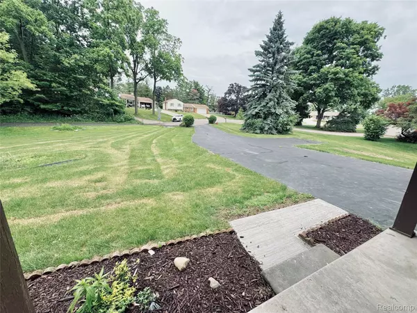 Commerce Twp, MI 48386,694 Robar CIR