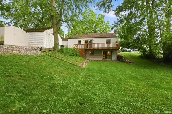 Fenton, MI 48430,507 Main ST