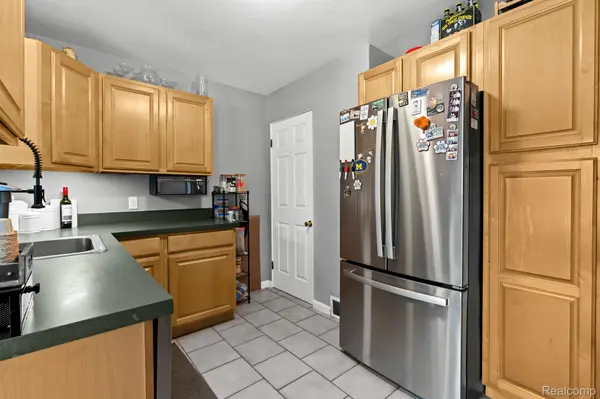 Flat Rock, MI 48134,27015 W HURON RIVER DR