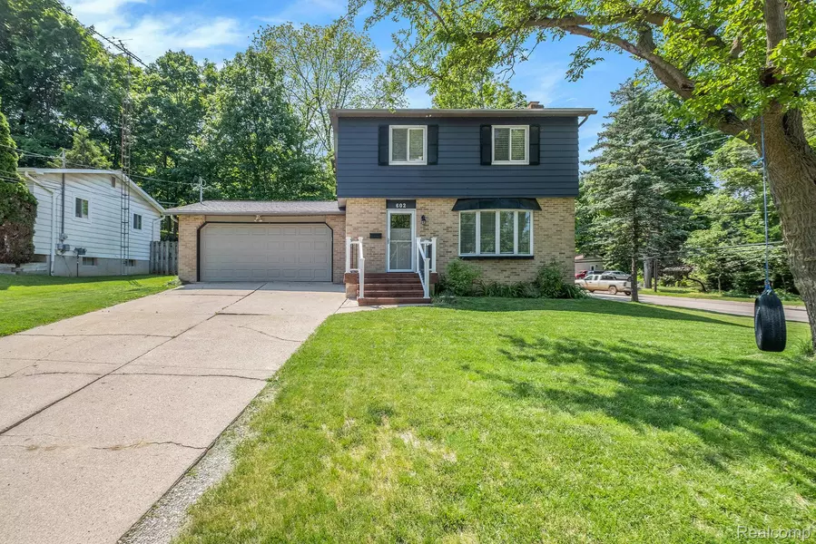 602 Davis ST, Fenton, MI 48430
