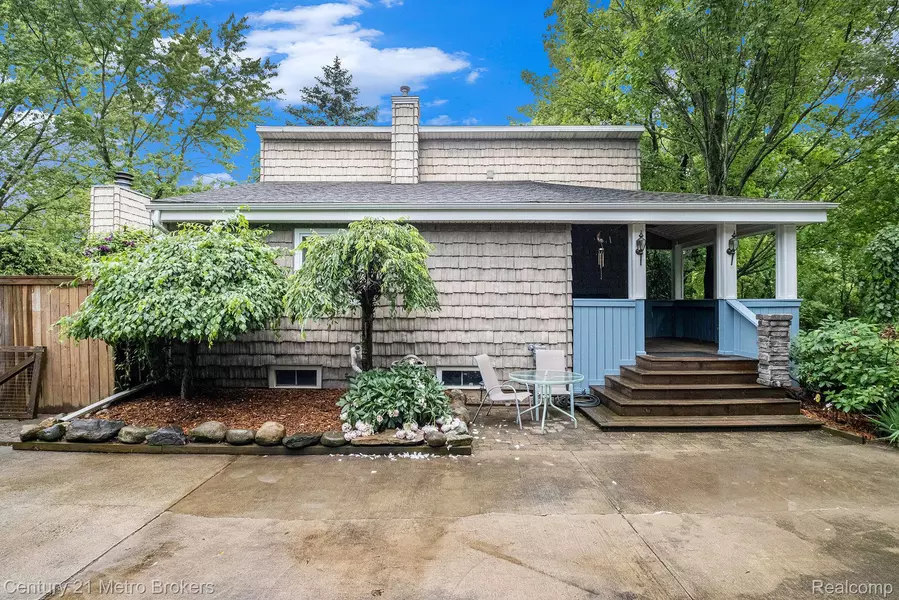 6428 W Court ST, Flint, MI 48532