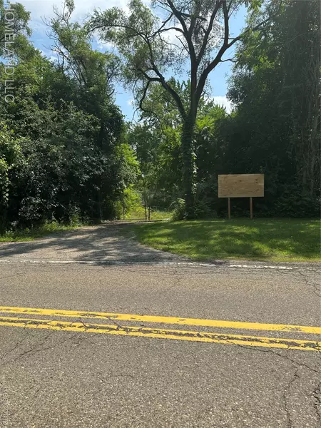 9945 Cedar Island RD, White Lake, MI 48386