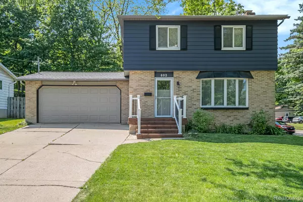 Fenton, MI 48430,602 Davis ST