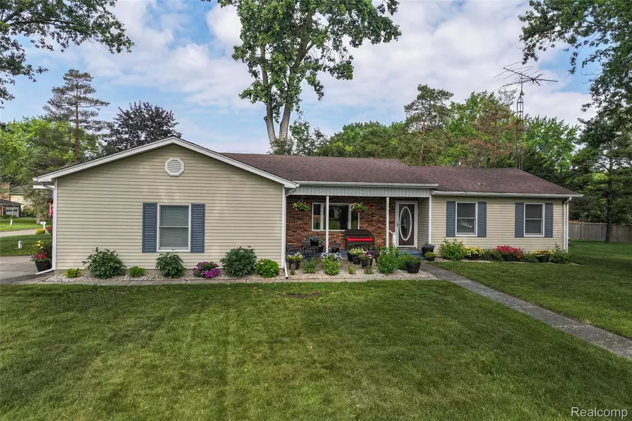 6242 Bedford AVE, Grand Blanc, MI 48507