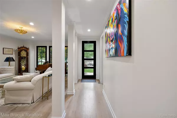 Birmingham, MI 48009,650 Hanna ST