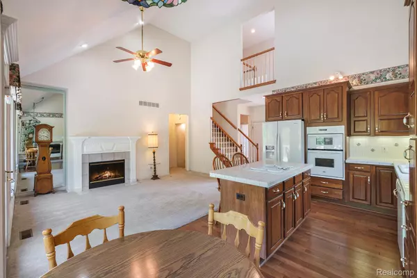 6161 Golfside CT, Grand Blanc, MI 48439