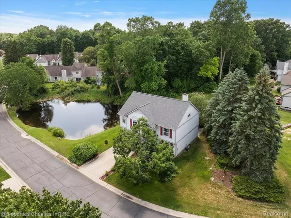 Waterford, MI 48327,6873 Fox LN