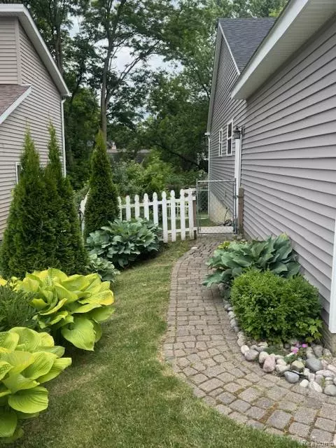 Lake Orion, MI 48362,215 Philadelphia ST