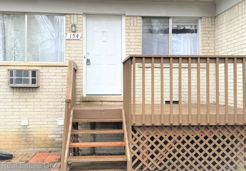 154 LADD RD, Walled Lake, MI 48390