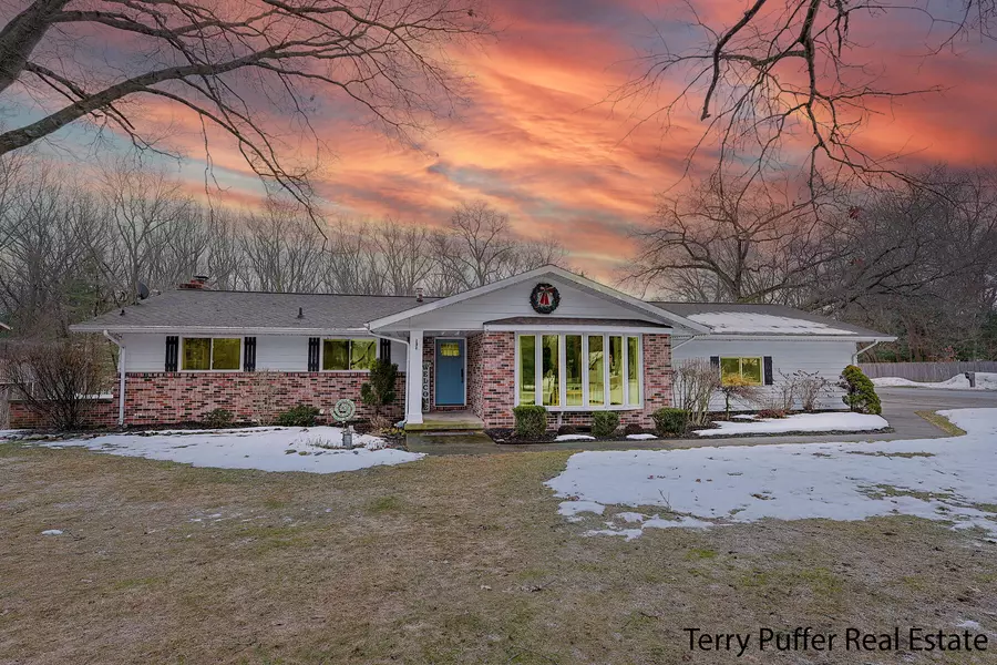 18736 N Fruitport RD, Spring Lake, MI 49456