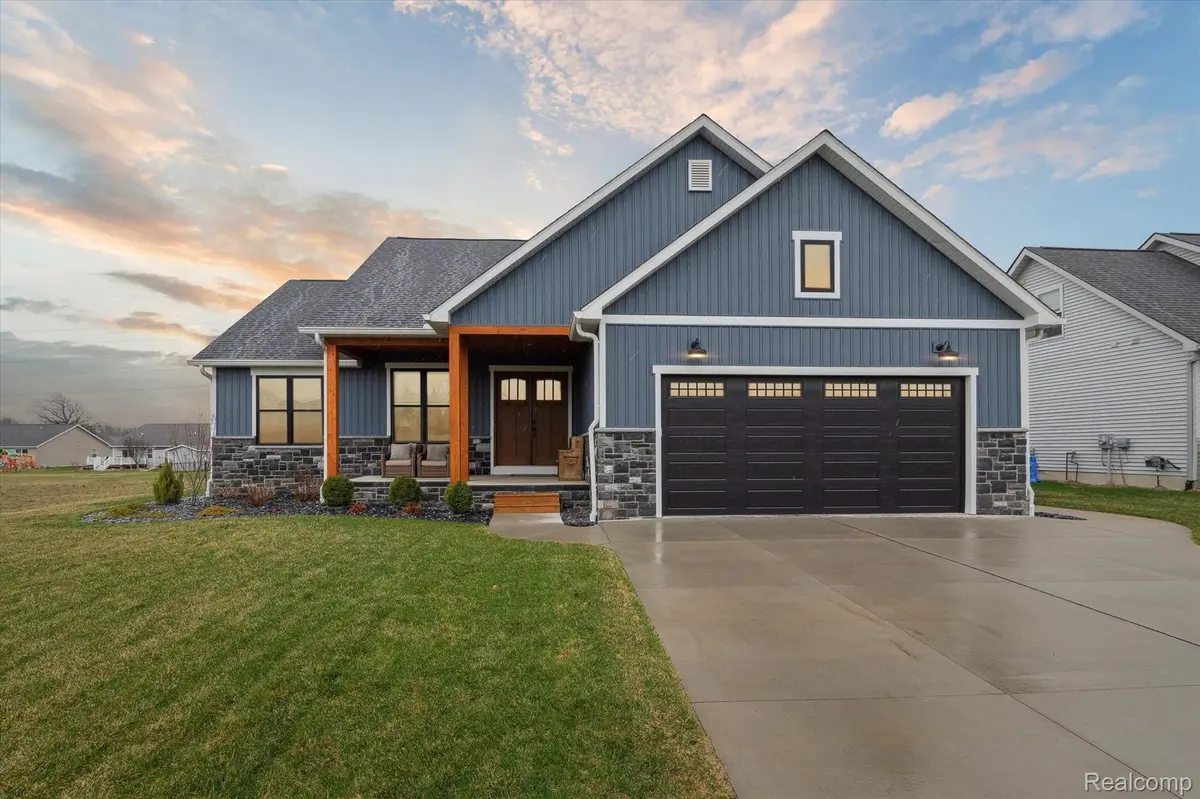 5173 June DR, Almont Vlg, MI 48003