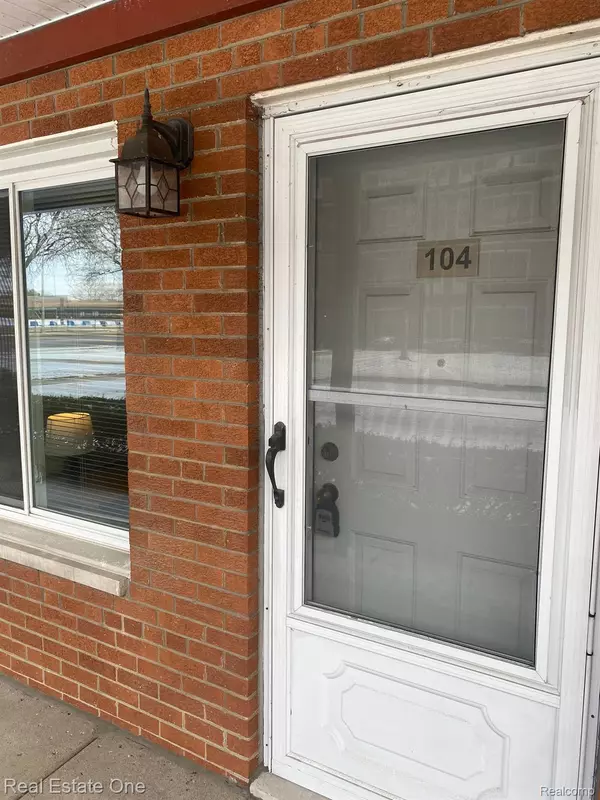 Royal Oak, MI 48073,2915 W 13 MILE RD #104