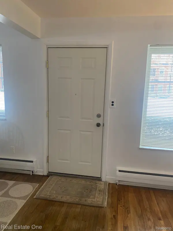 Royal Oak, MI 48073,2915 W 13 MILE RD #104