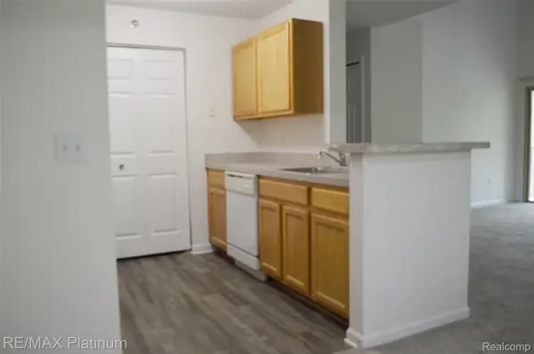 Grand Blanc, MI 48439,12201 PINEHURST LN