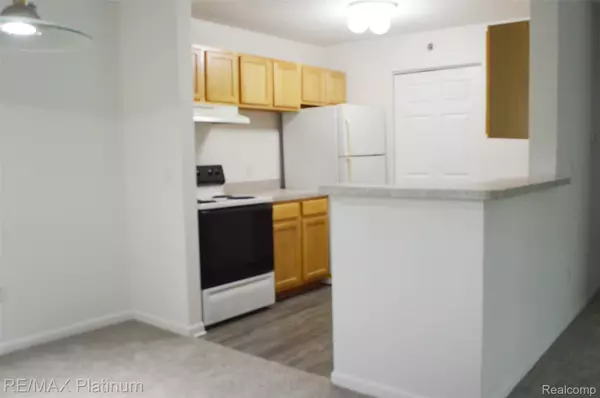 Grand Blanc, MI 48439,12201 PINEHURST LN