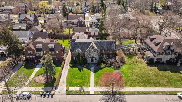 Detroit, MI 48202,725 W BOSTON BLVD