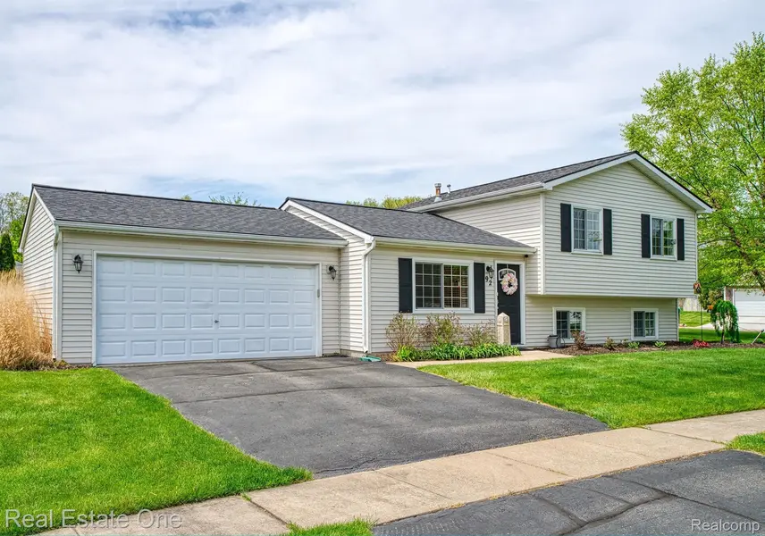 92 TURTLE TRCE, Pinckney, MI 48169