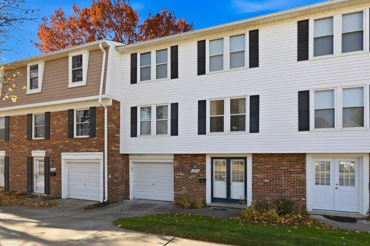 Clinton Township, MI 48036,37686 Charter Oaks BLVD