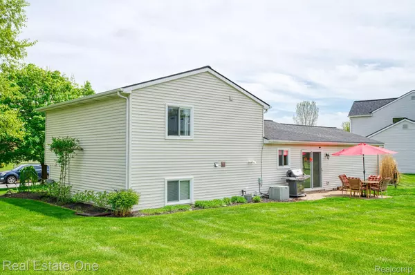 Pinckney, MI 48169,92 TURTLE TRCE