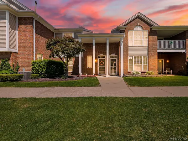 Macomb, MI 48044,16399 CHATHAM DR