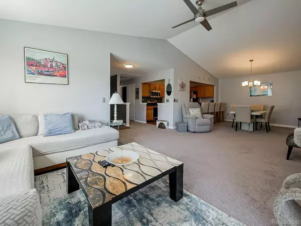 Macomb, MI 48044,16399 CHATHAM DR