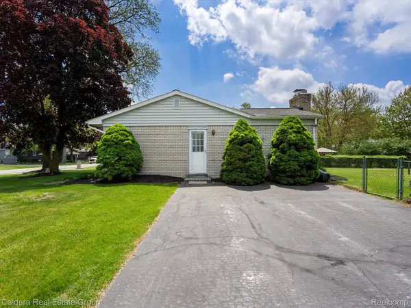 Wolverine Lake, MI 48390,600 LOS ARBOLES DR