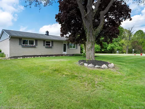 Wolverine Lake, MI 48390,600 LOS ARBOLES DR