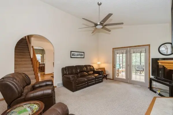 315 Nightingale Dr, IA 52340