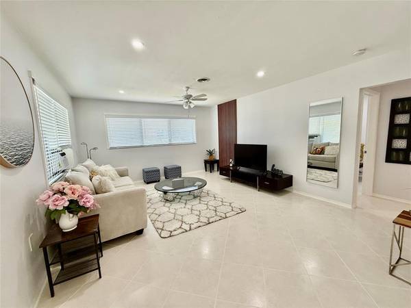 Pompano Beach, FL 33060,23 NE 19th Ave