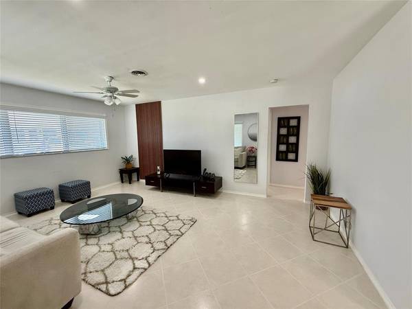 Pompano Beach, FL 33060,23 NE 19th Ave