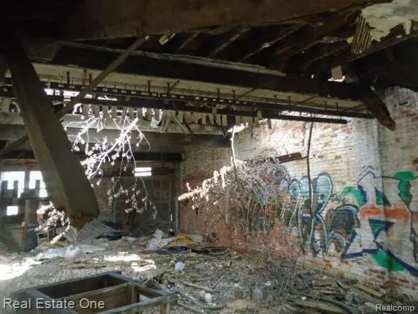 Detroit, MI 48212,13498 HEALY