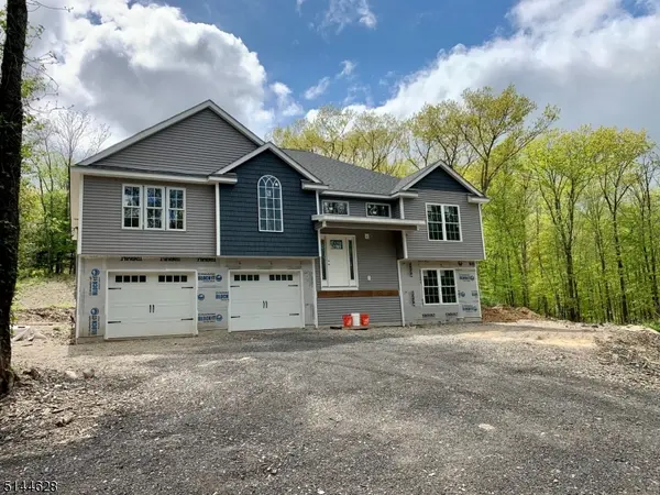 29 Slate Hill Rd, Newton Town, NJ 07860