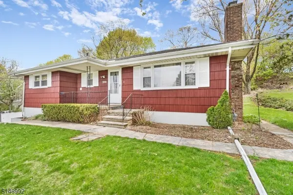 200 W Chrystal St, Randolph Twp., NJ 07869