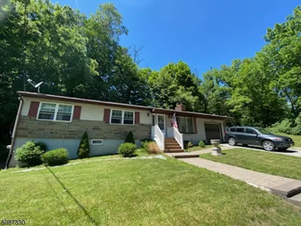 37 Old Coach Rd, Vernon Twp., NJ 07462