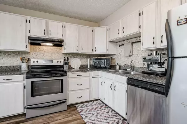 Calgary, AB T2X 1L5,99 Midpark GDNS SE #29