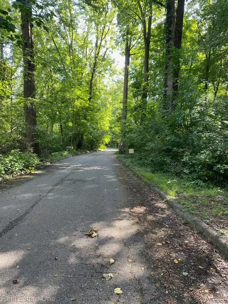 2654 Indian Trail DR, Pinckney, MI 48169