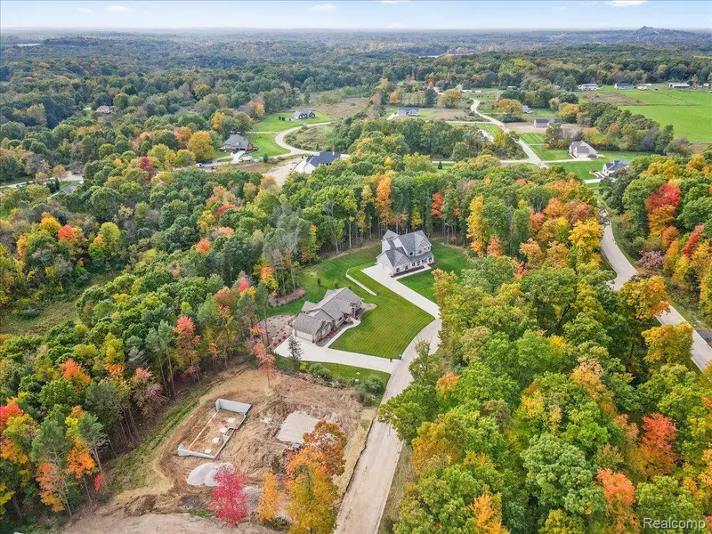 12795 Elk Run Parkway, Holly, MI 48442