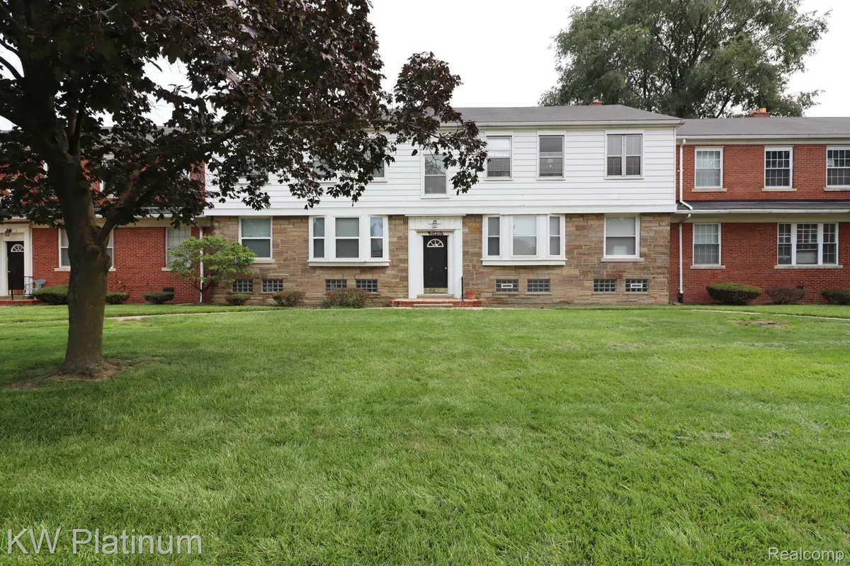 Harper Woods, MI 48225,21401 SLOAN DR #210